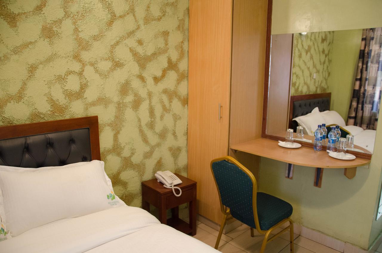 Ash White Hotel Найроби Экстерьер фото