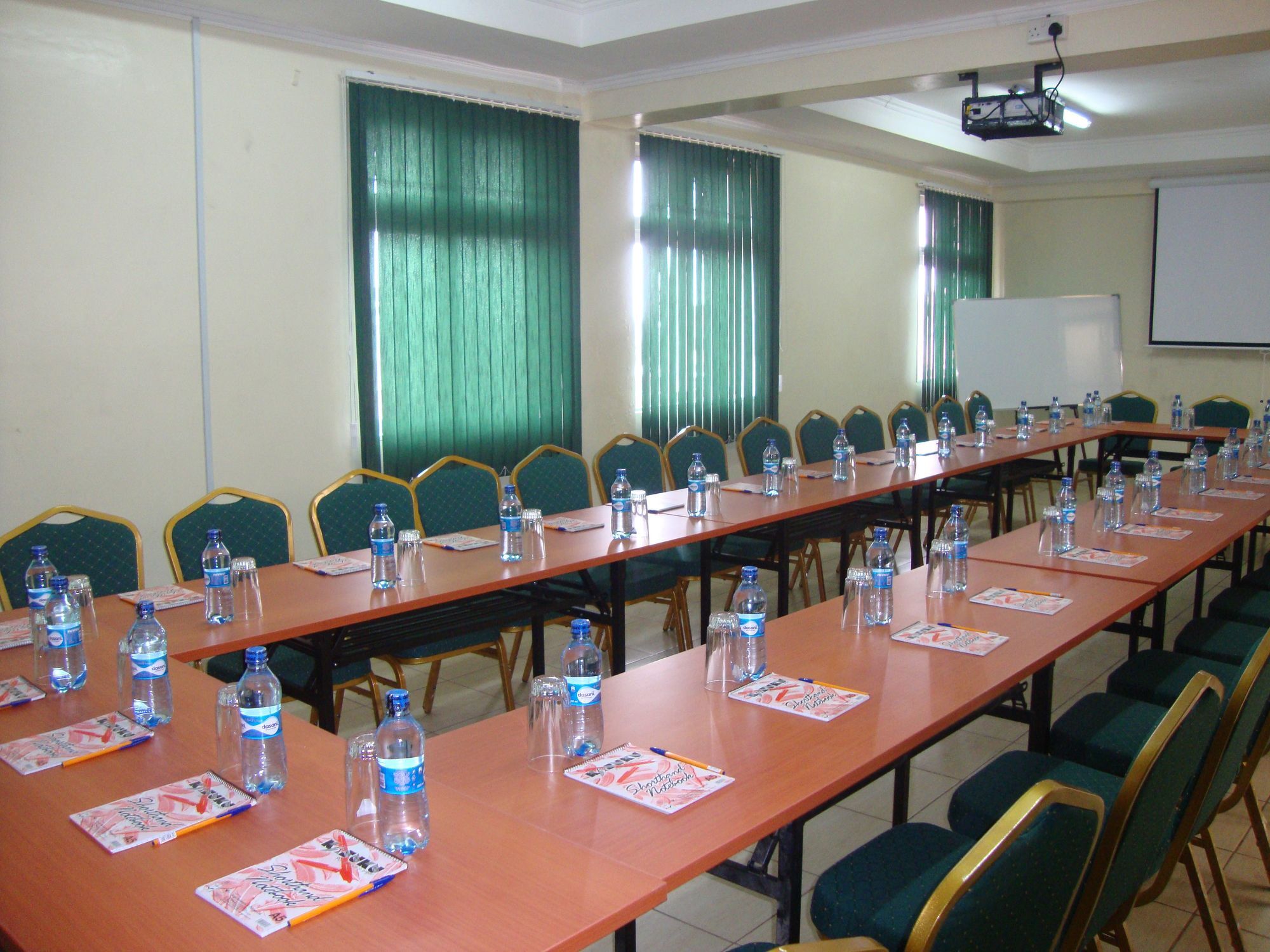 Ash White Hotel Найроби Экстерьер фото